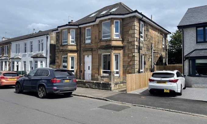 Glasgow Apartment | Convenient Elderpark Apartment 3: Pet-Friendly & Family Ready