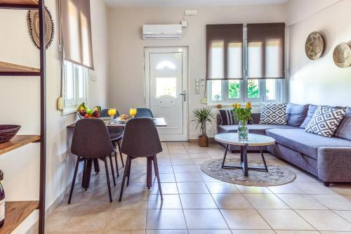Filaki Apartment | Eleanna's House: Oceanfront Bliss Just 400m From Beach