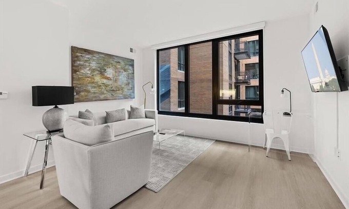NoMa Hotel | Convenient Noma Retreat with In-Unit Washer & Dryer