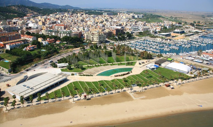 Sant Carles de la Rapita Apartment | Elegant Mediterranean Retreat with Oceanfront Views