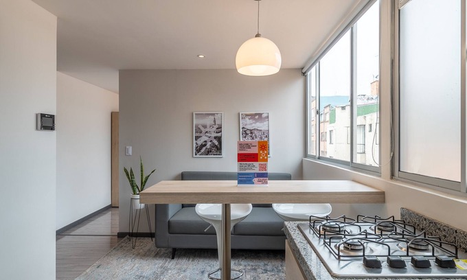 Financial District Apartment | Elegant Retreat with Spa and Pet-Friendly Amenities