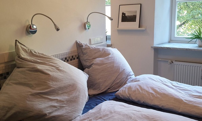 Neuschwabing Apartment | Radiant Retreat in Schwabing: Pet-Friendly & Family Ready