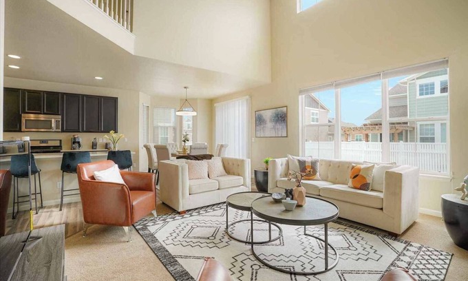 Longmont House | Elegant Stay at Linda Pl #41709 with Family-Friendly Perks