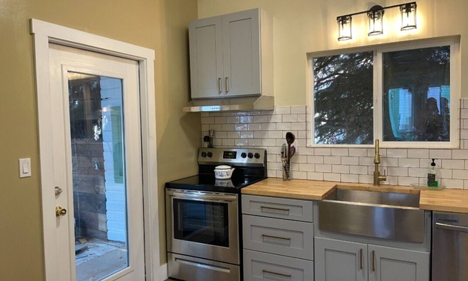 Anaconda House | Timeless Victorian Charm with Modern Comforts Await