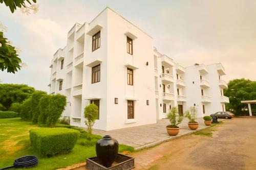 Vrindavan Hotel | Elegant Family-Friendly Retreat at Elegance Resort