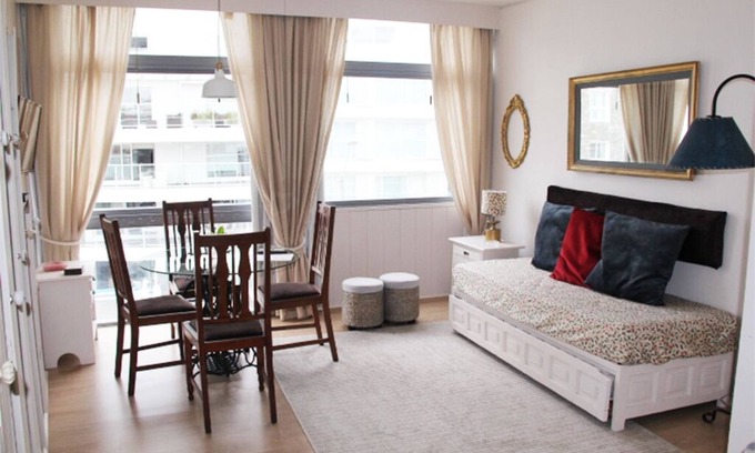 Peninsula Apartment | ELEGANT 1 BED APARTMENT WALKING DISTANCE FROM THE PORT AND THE BEACH