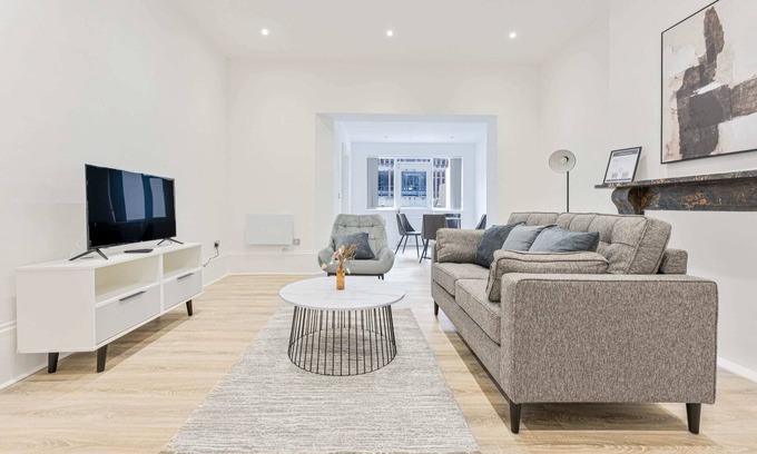 Cheltenham Apartment | Stylish 1 Bedroom Apartment in Cheltenham Centre