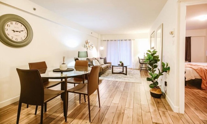 Saskatoon Downtown Apartment | Stylish 1 Bedroom Condo with Kitchen & Family Amenities