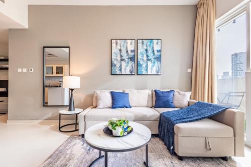 Abu Dhabi Apartment | Elegant 1BDR for Business Travelers and Families in the Heart of Reem Island