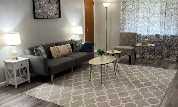 Ottawa House | Stylish 1Bed/1Bath Hotel, Pet-Friendly Near ProMedica