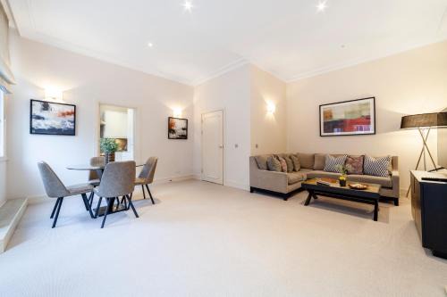 City of Westminster Apartment | Stylish 1BR Flat in Prime Mayfair - Ideal for Families