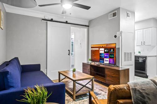Brentwood Apartment | Elegant 1BR Haven - 10 Min to Downtown Austin