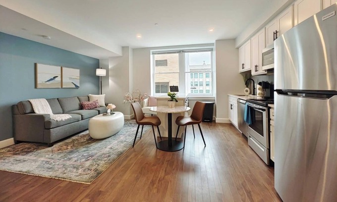 Downtown Jacksonville Apartment | Premier 1BR King Bed Apartments Near TIAA Bank Field