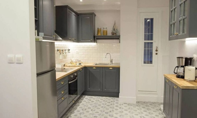 Omonia Apartment | Modern 2-BD Apartment in Central Athens with Great Amenities