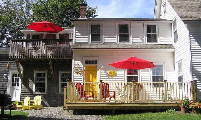 Rockland Apartment | Guest Rated 9.8: Pet-Friendly Apartment by the Ocean