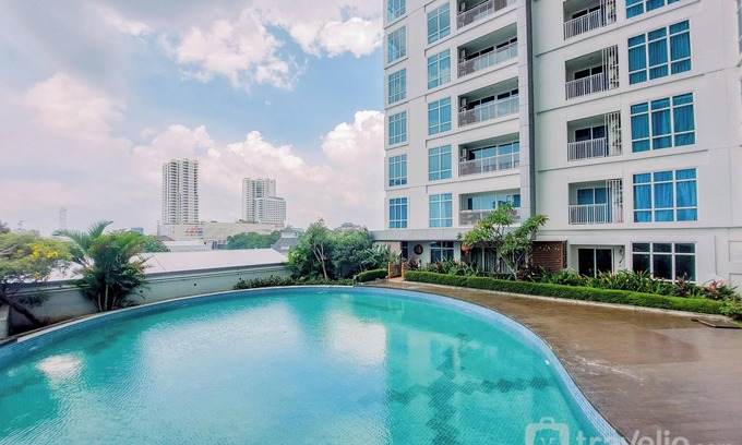Kesawan Apartment | Elegant 2BR Apartment at The Reiz Condominium Medan