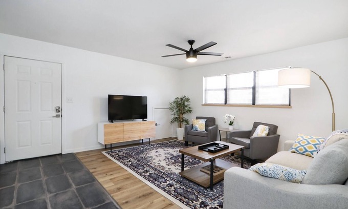 Manhattan Apartment | Discover Juliette Hideaway: Family-Friendly in Manhattan