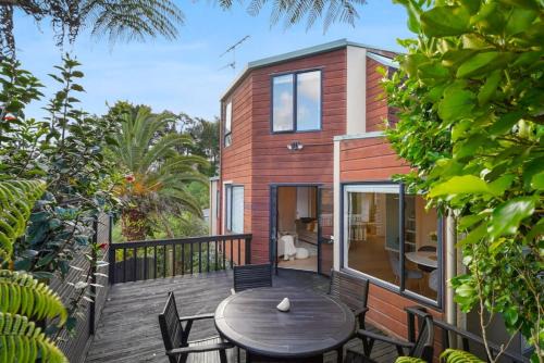Northcross House | Family-Friendly 2BR Home with Aircon, Steps from Beach
