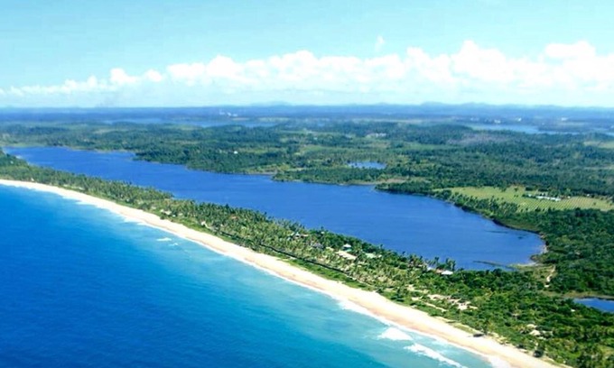 Marau House | Secluded Oceanfront Retreat with Pool and Lake Views