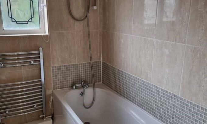 Dagenham House | Stylish 3-Bed Home with Free Wi-Fi and Parking Options