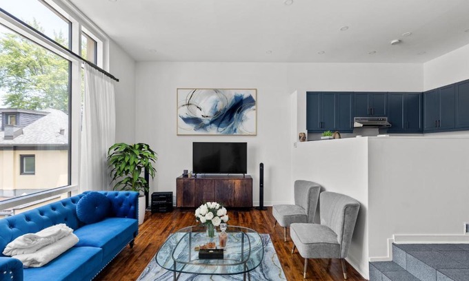 Cabbagetown House | Stylish 3 Bedroom Townhouse with Rooftop Terrace Escape
