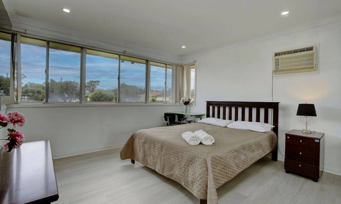 Werrington House | Delightful 3 Bedroom Retreat Near Golf Club and Family Fun