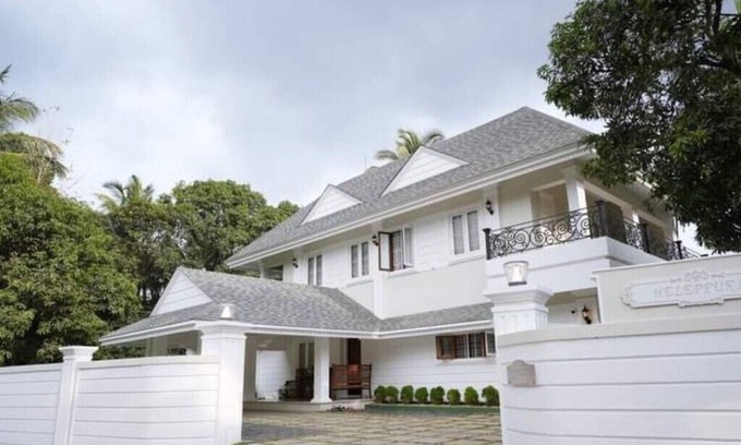 McComb House | Stylish 3 Bedroom House with Child-Friendly Amenities