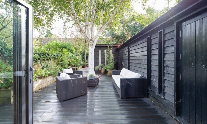Cambridge House | Chic Victorian House with Parking and Spa Amenities