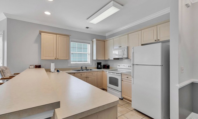 Central Myrtle Beach Condo | Oceanfront 3BR Condo at Magnolia Pointe with Pool Access