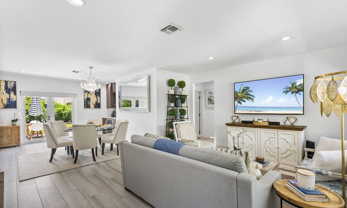 Old Northwood House | Elegant West Palm Beach Cottage with Pool & Ocean View