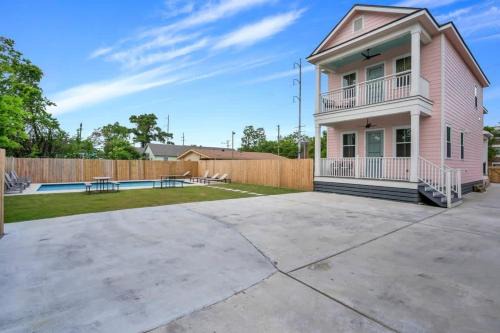 Dillard Apartment | Elegant 4bd Retreat with Pool & Off-Street Parking