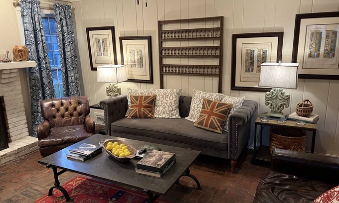 Audubon Park House | Inviting 5 BR East Memphis Home with Breakfast & Kitchen