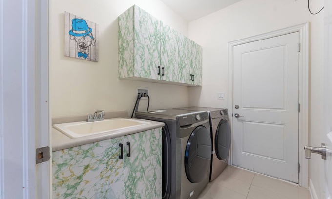 York Regional Municipality House | Elegant 5BR, 3.5WR Retreat |Spacious & Modern Stay