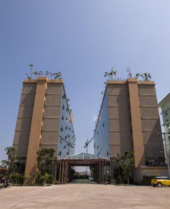 Prawet Hotel | Stylish 5-Star Airport Hotel with Pool and Family Amenities