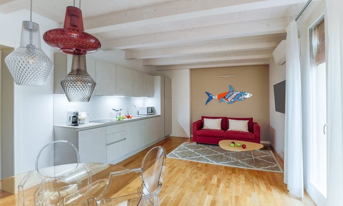 L'antico Ghetto Ebraico Apartment | Stylish One Bedroom Apartment with Top Amenities Await