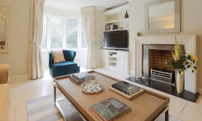 Ballsbridge House | Stylish 3-Bedroom Home with Family and Pet-Friendly Amenities