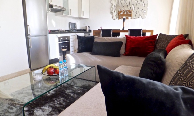 LA GIRONDE Apartment | Charming Apartment Retreat with Large Terrace for Your Stay