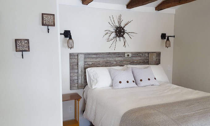 Lansing Bed & Breakfast | Historic Farmhouse B&B: 10/10 Guest Rating & Farm-to-Table