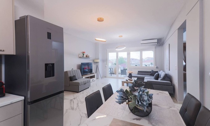 Katerini Apartment | Modern Zeusplace Pieria Apartment with Kitchen & Breakfast