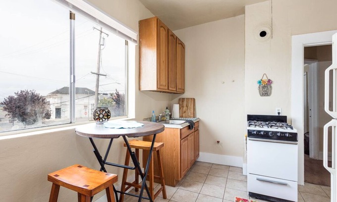 West Oakland Apartment | Elegant and Spacious West Oakland Flat Near Bart!