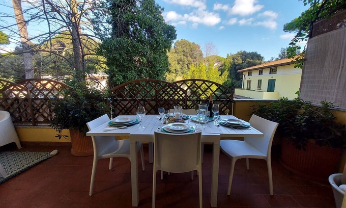 Cinquale Apartment | Stylish Apartment Steps from the Sea in Cinquale