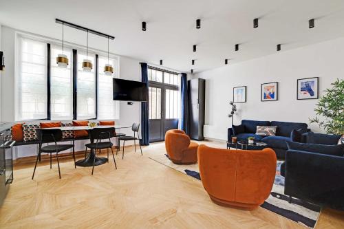 Quartier Saint-Georges Apartment | Urban Retreat for 7 - Steps from Montmartre's Charm