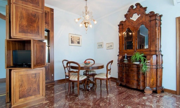 Dorsoduro Apartment | Stylish Canal View Apartment with Top-Rated Amenities