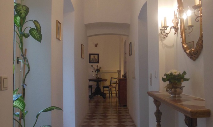 Josefstadt Apartment | Serene Apartment with Spa & Breakfast in Central Location