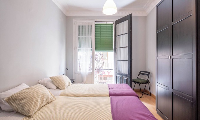 La Magdalena Apartment | Prime apartment in Zaragoza with child-friendly amenities