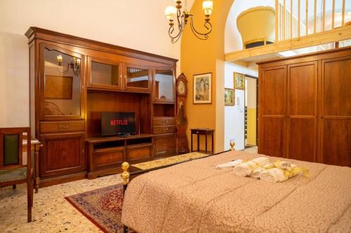 Taranto Apartment | Chic Apartment in the Heart of Taranto with WiFi Access