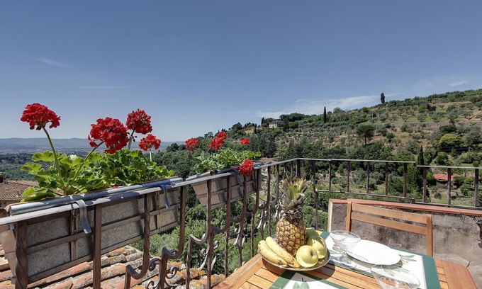 Florence Apartment | Charming Hilltop Apartment with Breakfast & Family Amenities