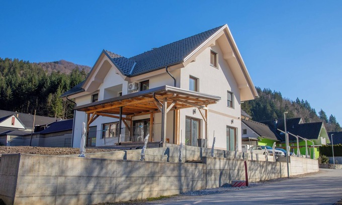 Skofja Loka Apartment | Elegant Apartment Hrastnica 1, Škofja Loka, Slovenia