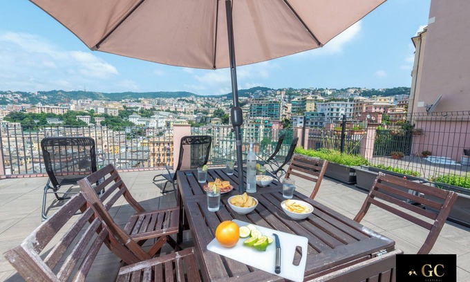 Maddalena Apartment | Elegant Apartment with a Breathtaking View over the Renaissance Genoa.