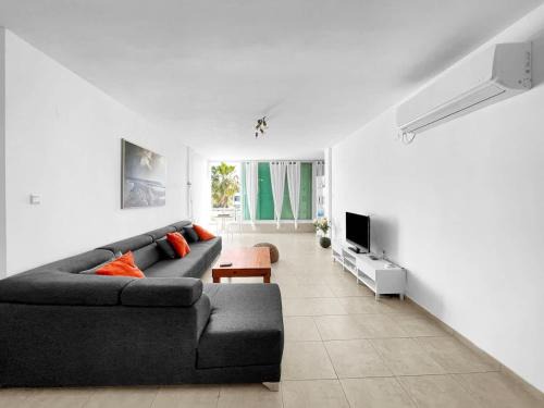 Herzliya Pituach Apartment | Beachside Apartment with Oceanfront Views for Families